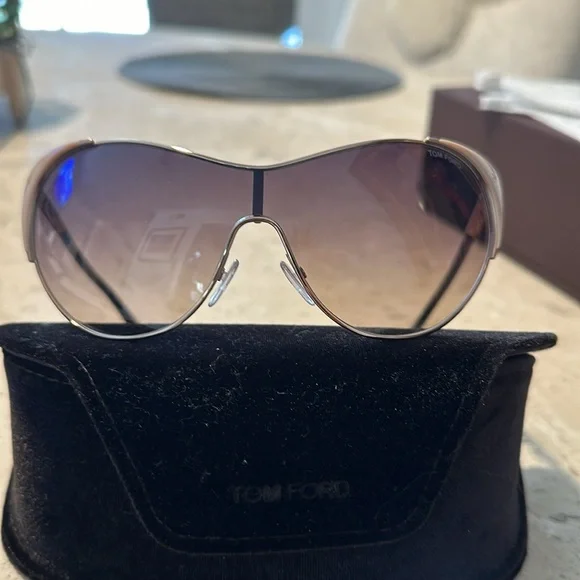 Tom Ford Vanda Sunglasses - Picture 3 of 3